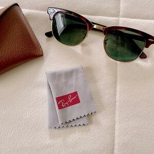 CLUBMASTER CLASSIC RAYBANS